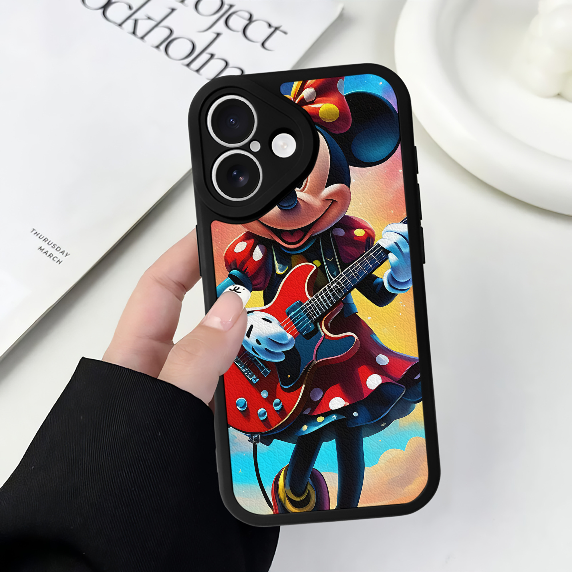 （画像用） ミッキーマウス Mickey Mouse 【iPhone 16シリーズ対応】シリコンスマホケース（レザー調） 材質：シリコン